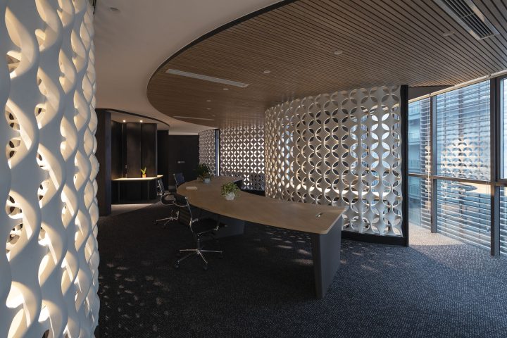 Woven Screen Office