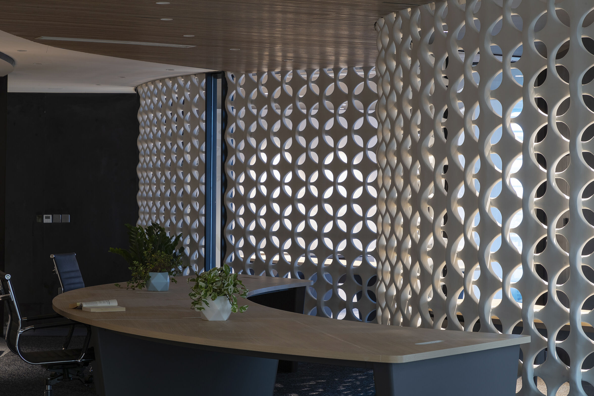 Woven Screen Office