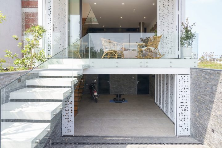 Th House