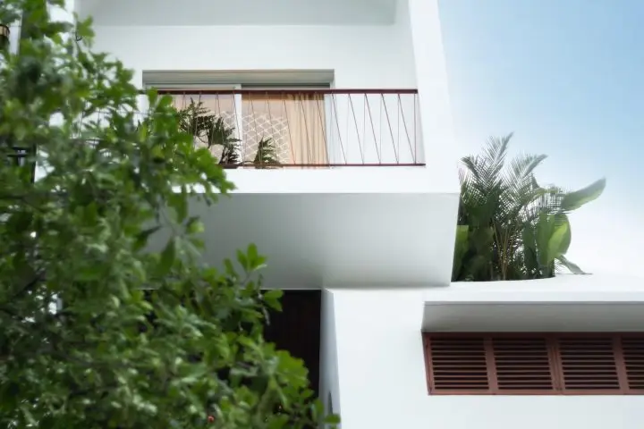 NHÀ QUANH SÂN House