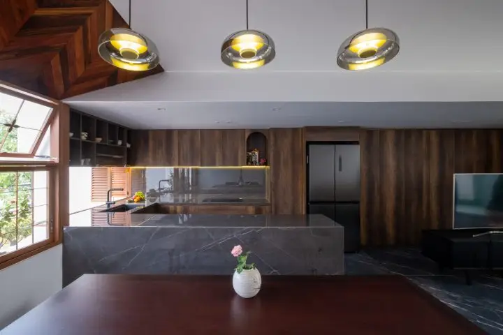 NHÀ QUANH SÂN House