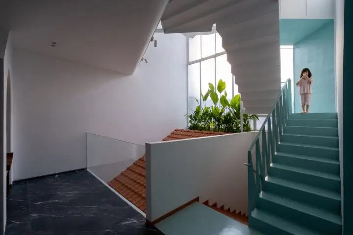 NHÀ QUANH SÂN House