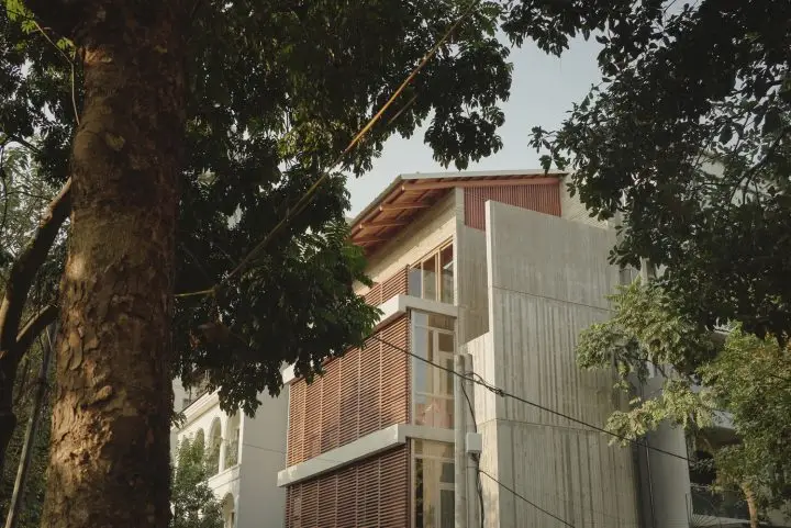 Vertical Tube House – Kam and Ly House