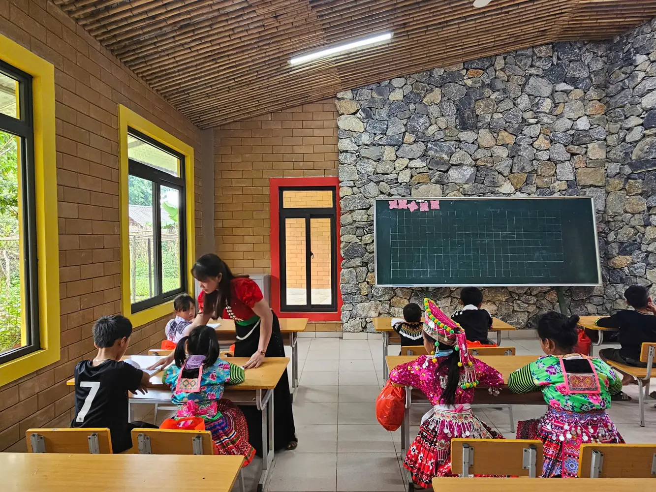 Trường Mẫu giáo và Tiểu học Hang Táu