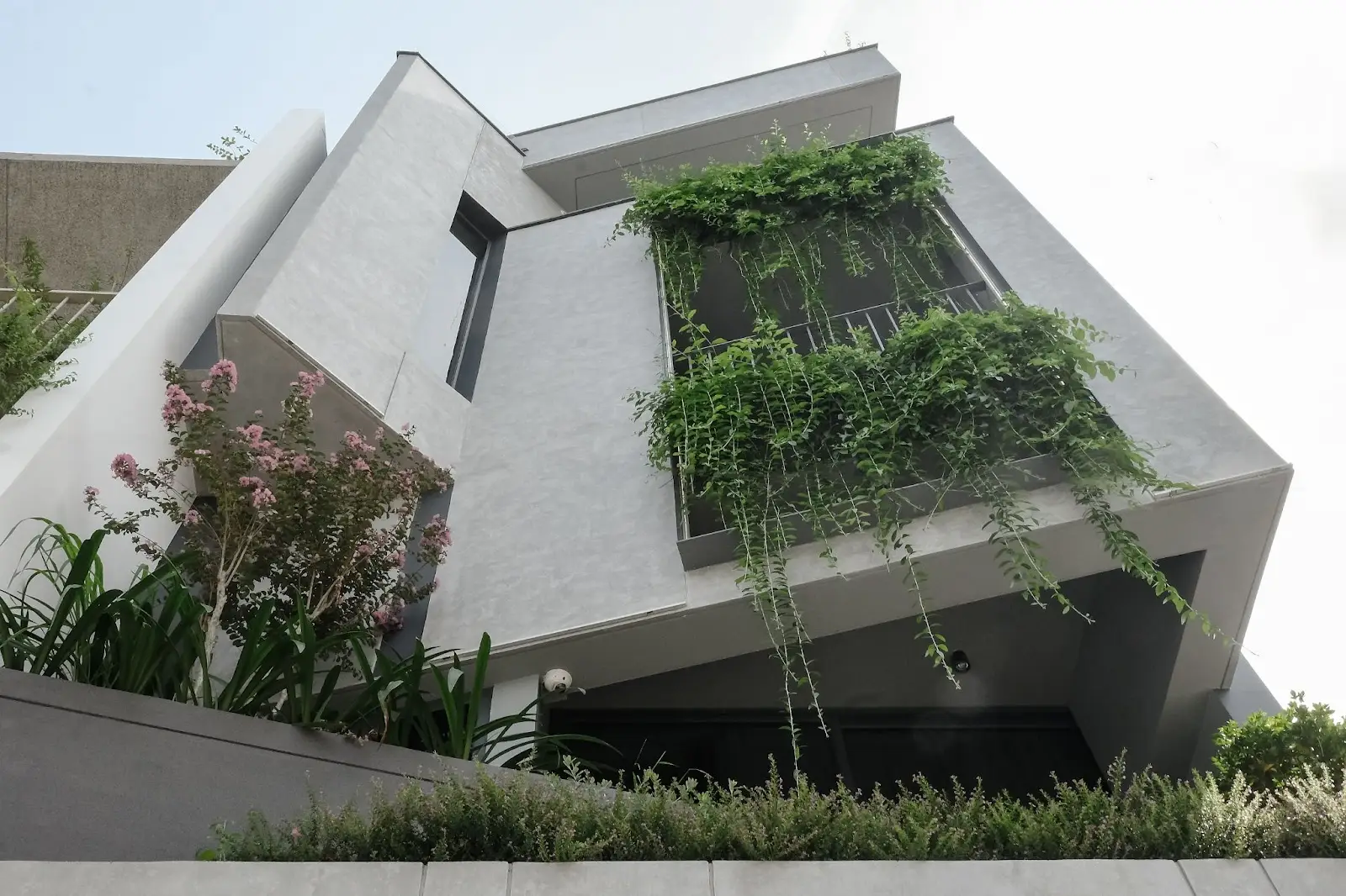 H House – Nhà ở kết hợp văn phòng đầy hiện đại và đậm chất riêng