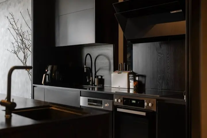 LEGO House – Thiết kế tương phản giữa đen và trắng với cảm hứng từ những khối Lego