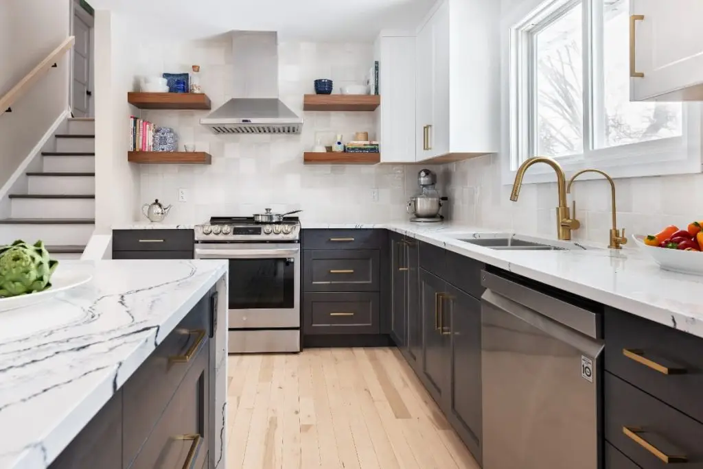 Nội thất phòng bếp nhà ống hẹp đơn giản nhưng vẫn sang trọng