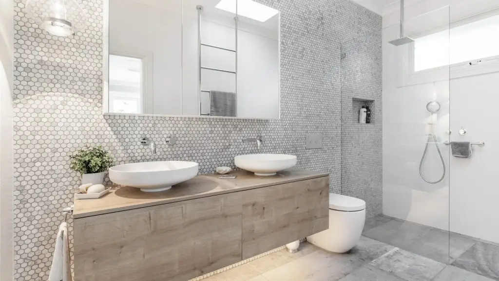 nội thất nhà tắm hiện đại kết hợp ánh sáng tự nhiên