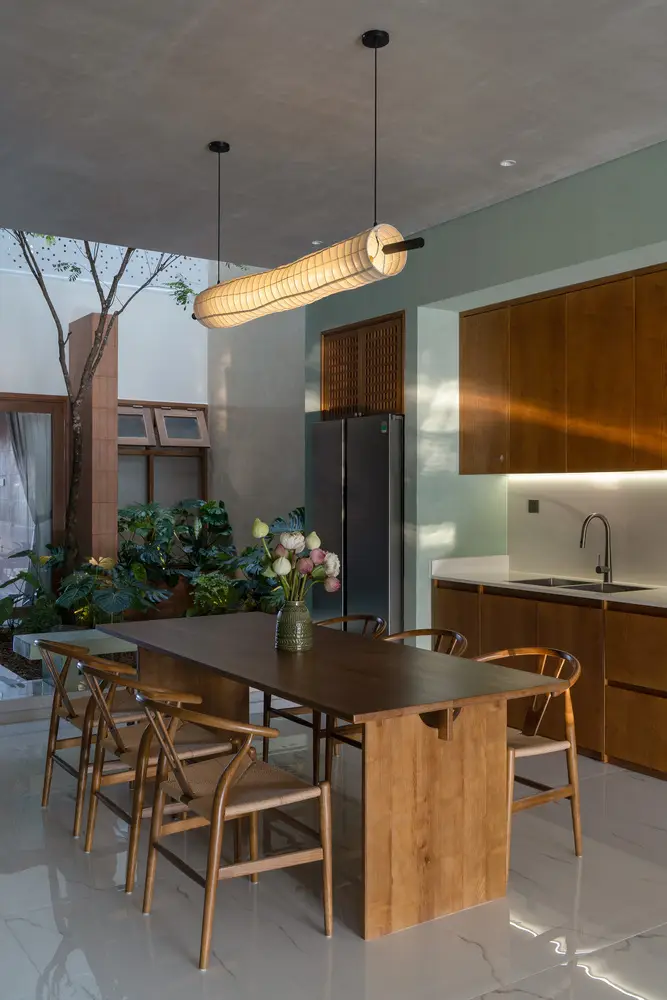 phong cách nội thất vintage với tủ và bàn gỗ