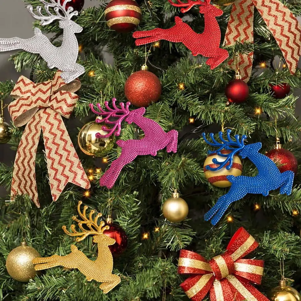 trang trí cây thông noel với đàn tuần lộc