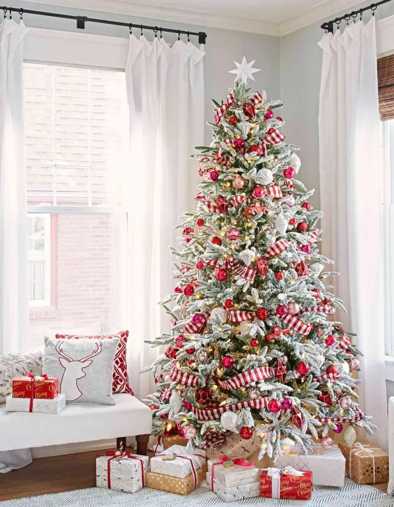 trang trí cây thông noel với dây ruy băng đẹp nhẹ nhàng