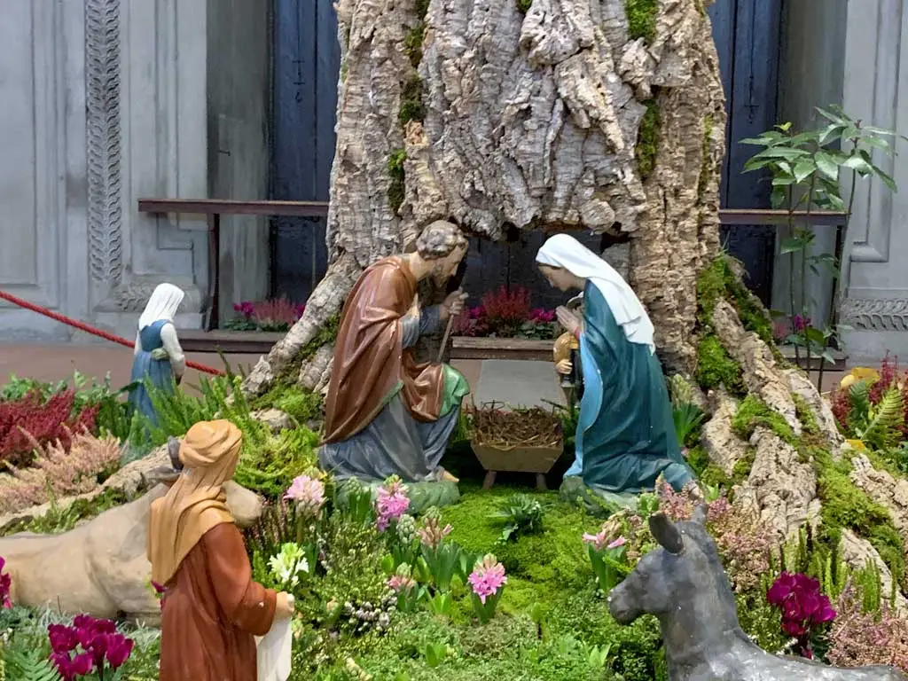 trang trí hang đá giáng sinh hiện đại