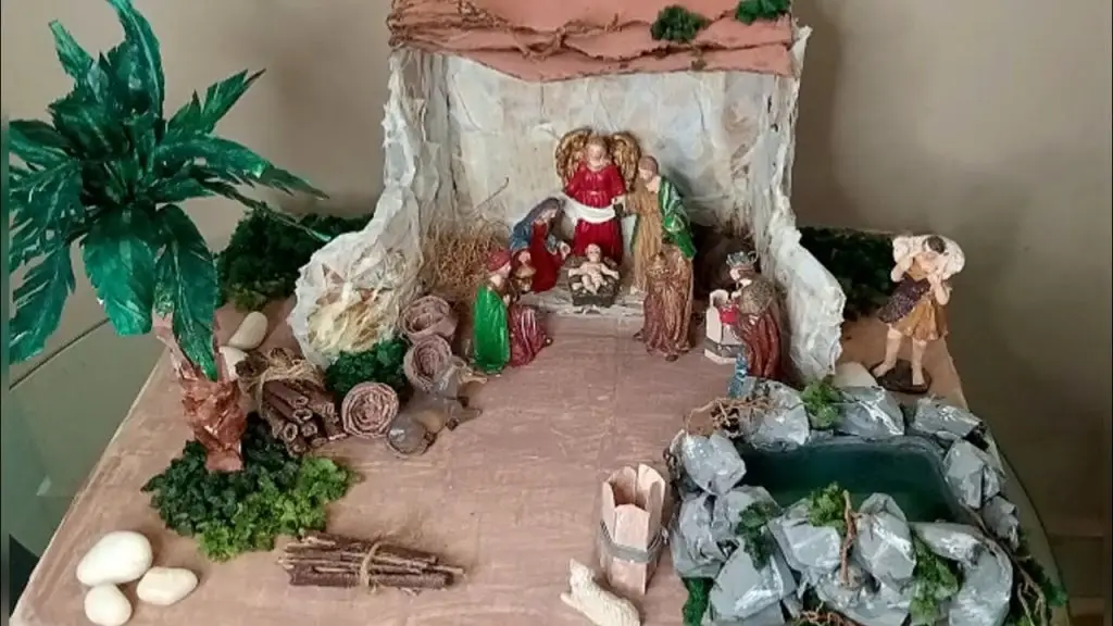 trang trí hang đá giáng sinh bằng giấy bạc