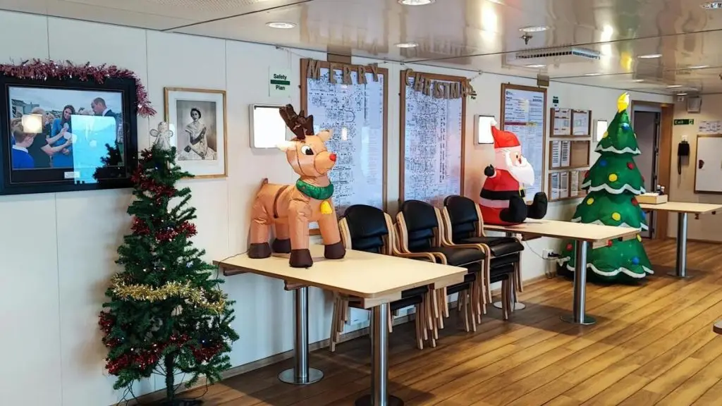 trang trí noel phòng họp đơn giản