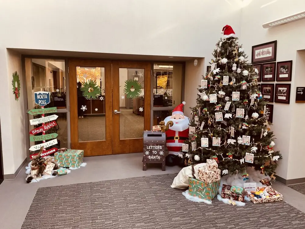 trang trí noel với cây thông độc đáo