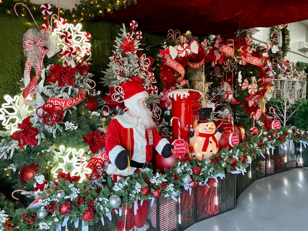 trang trí noel bằng ông già Noel