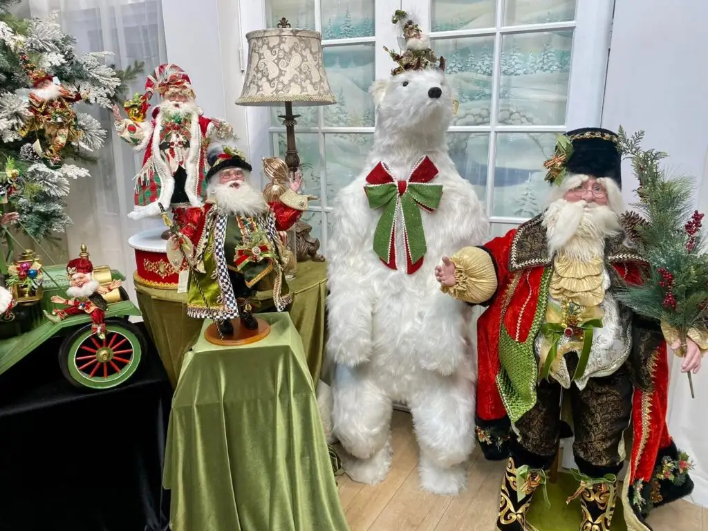 trang trí noel với ông già Noel tạo cảm giác thân thiện