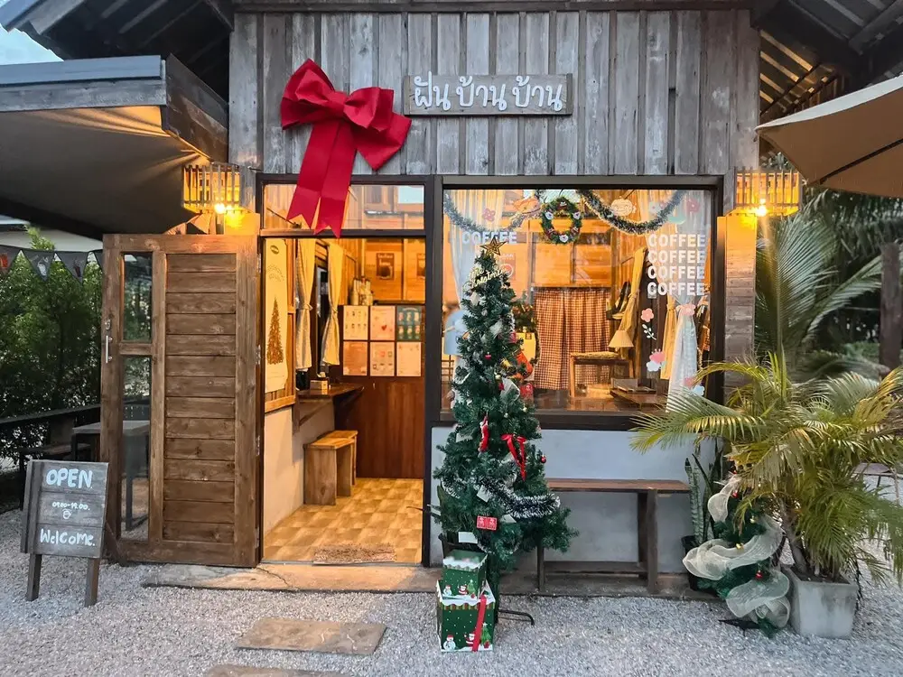 trang trí noel quán cafe tối giản, hiện đại