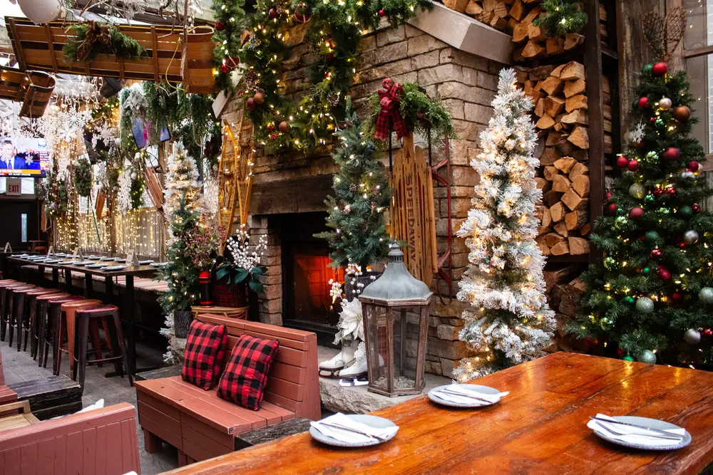 trang trí noel quán cafe cổ điển