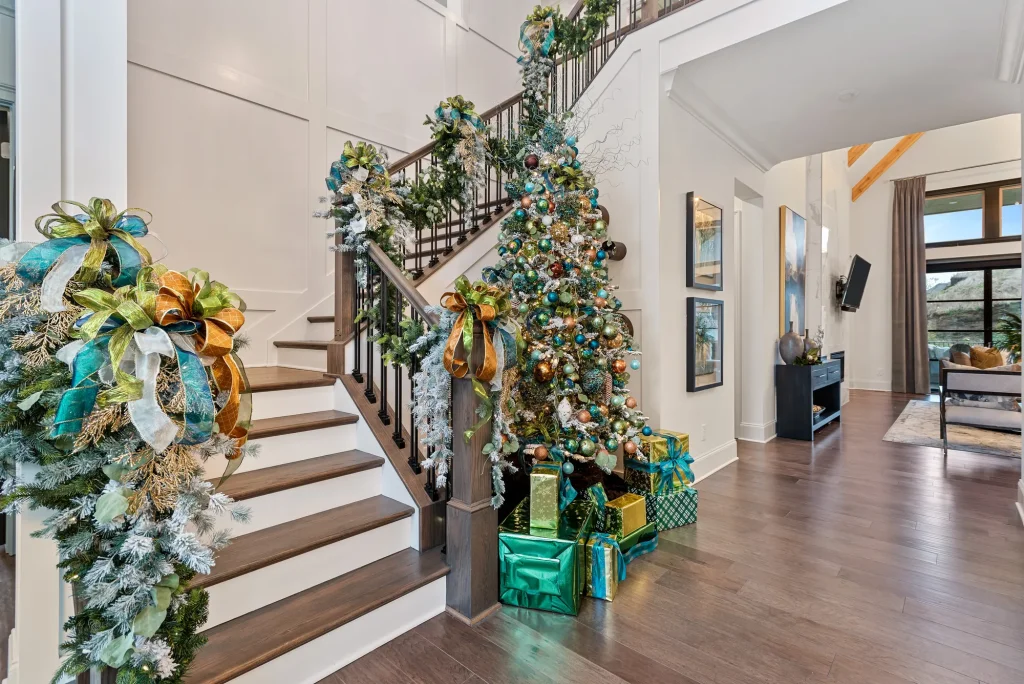 trang trí noel tại nhà ở cầu thang tạo điểm nhấn