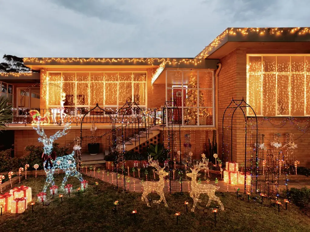 trang trí noel tại nhà ở khu vực ngoài trời