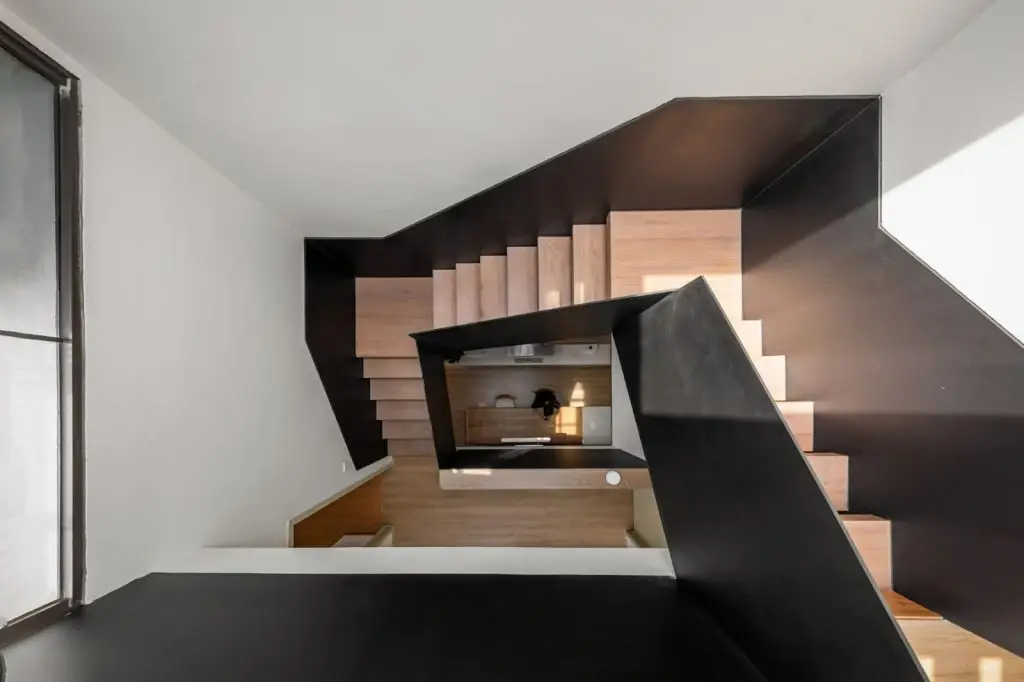 cầu thang gỗ công nghiệp