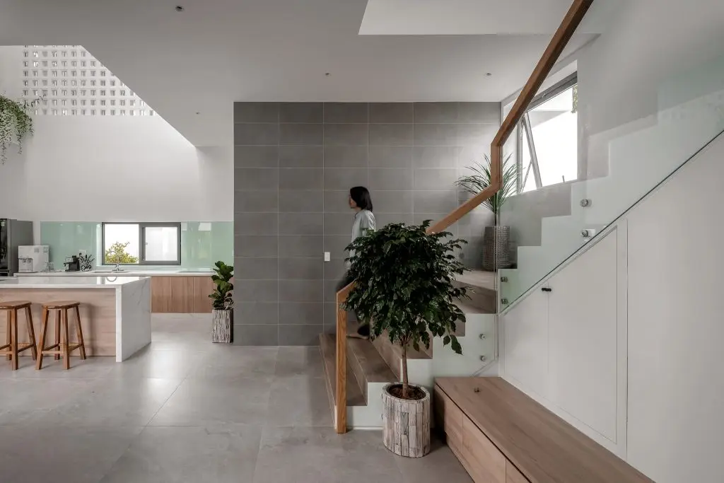 cầu thang gỗ kết hợp kính