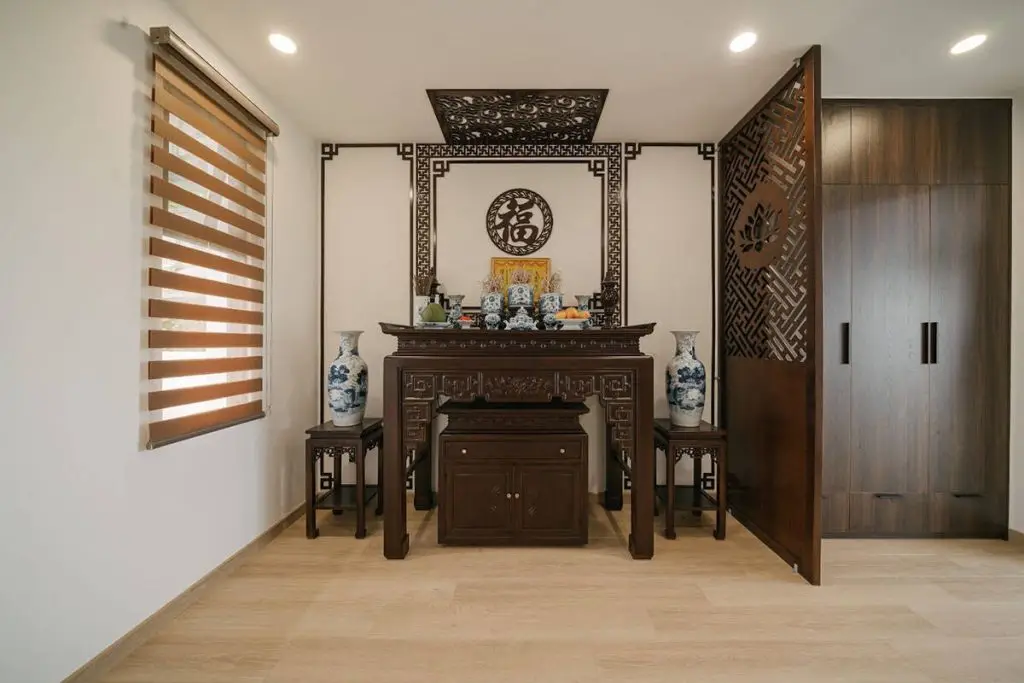 gạch giả gỗ vàng nhẹ cho phòng thờ