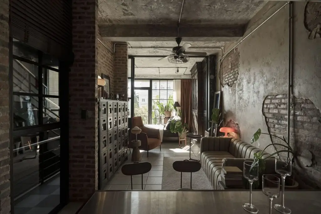 gạch ốp tường phòng khách dạng thẻ