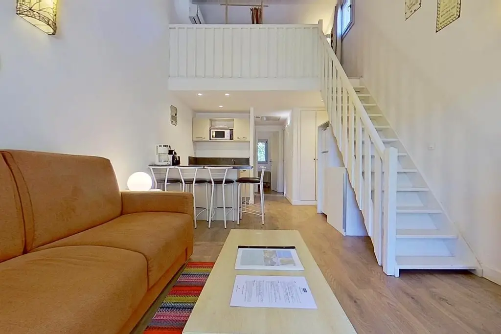 nhà gác lửng 3 phòng ngủ phong cách tối giản