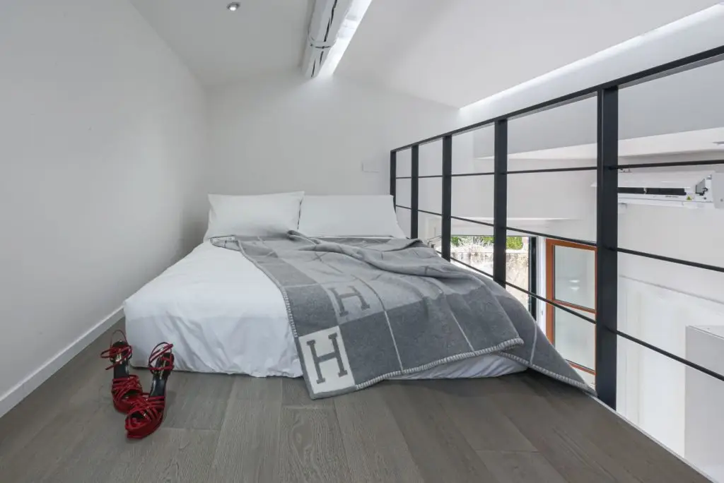 nhà gác lửng 3 phòng ngủ tối giản