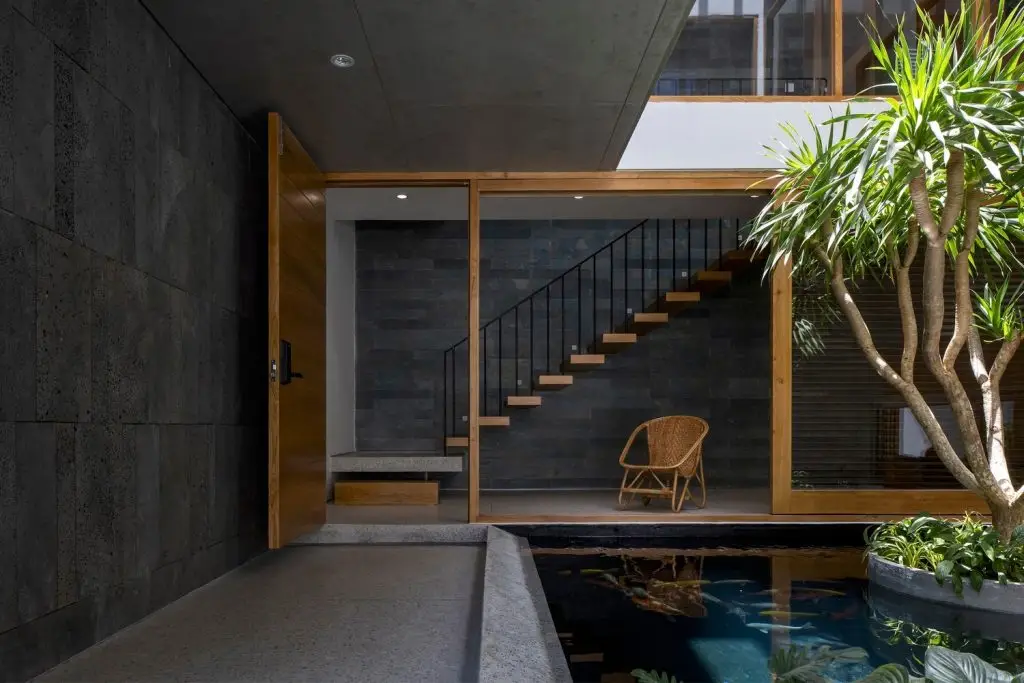 đá granite ốp quanh hồ cá