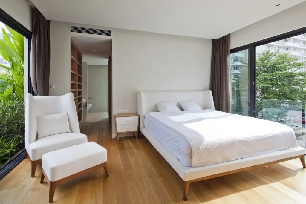 Giường gỗ óc chó hiện đại