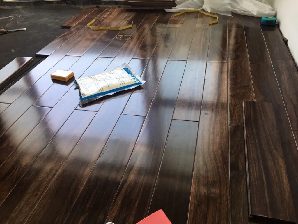 sàn gỗ tự nhiên chiu liu