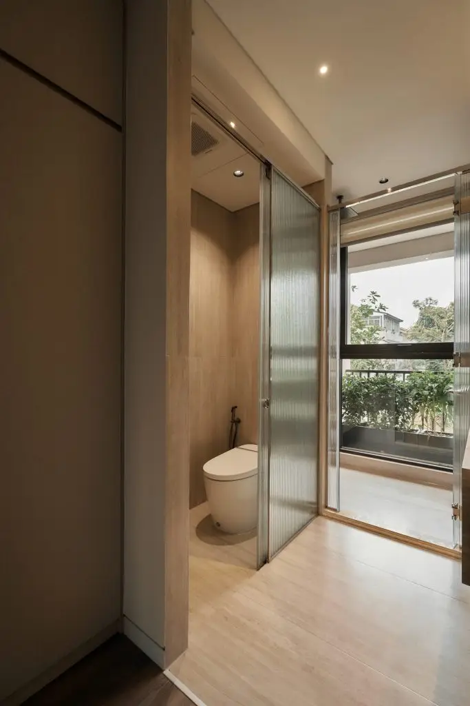 vách kính dạng cửa lùa