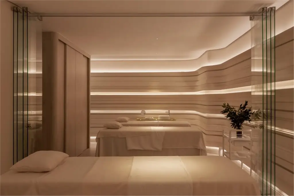 cửa lùa xếp bằng kính cường lực