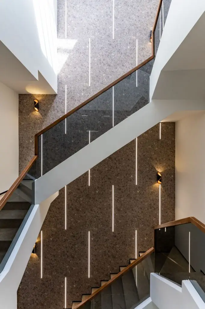 đá cầu thang luxury