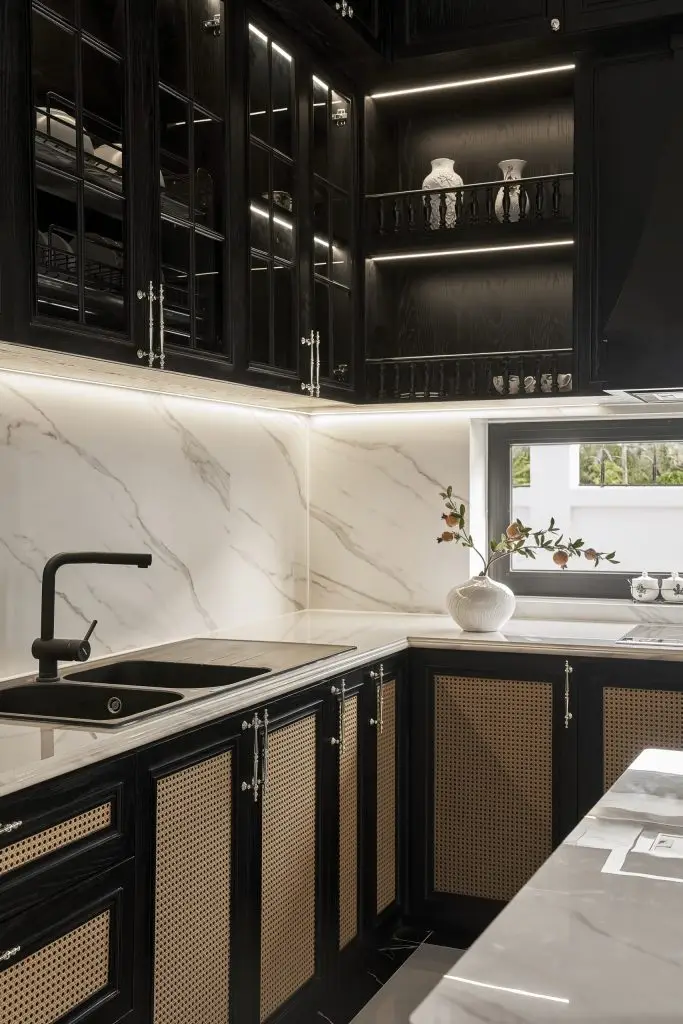 đá granite trắng ốp mặt bếp