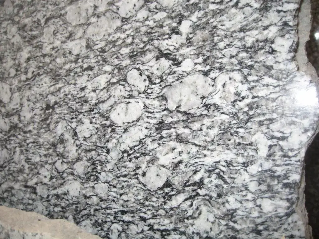 đá granite trắng mắt rồng