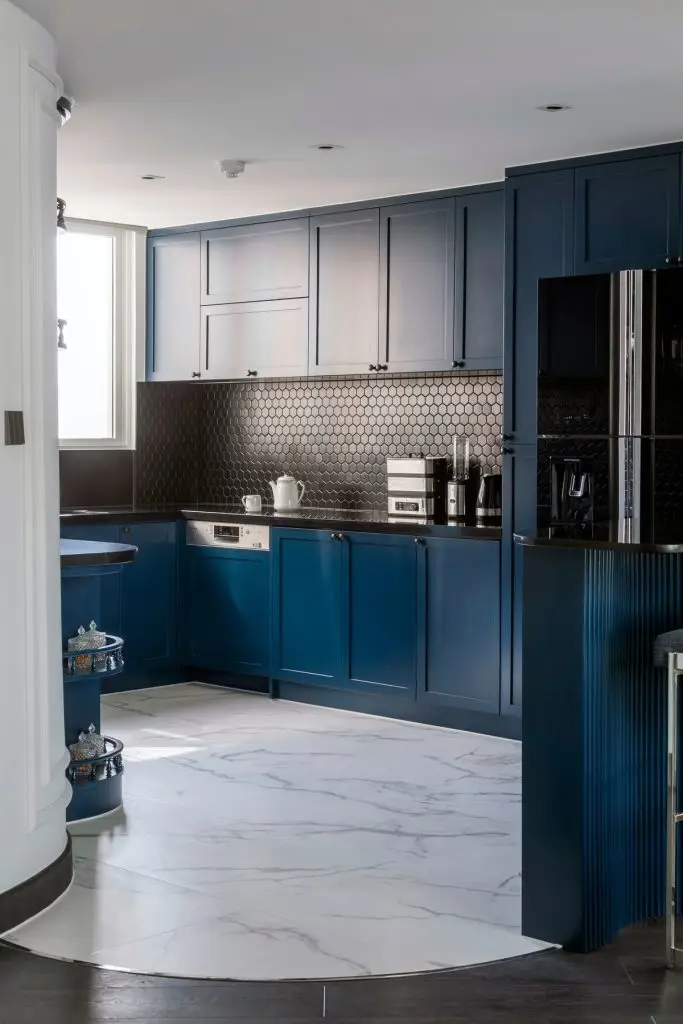 gạch mosaic lục giác ốp tường bếp