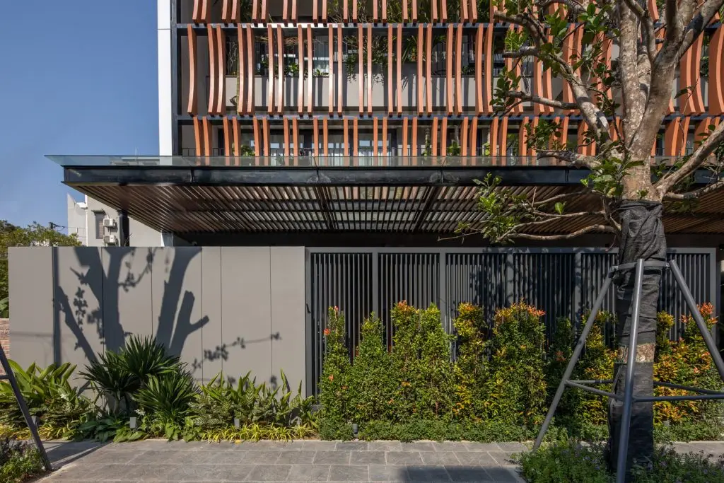 lam nhôm hình chữ C