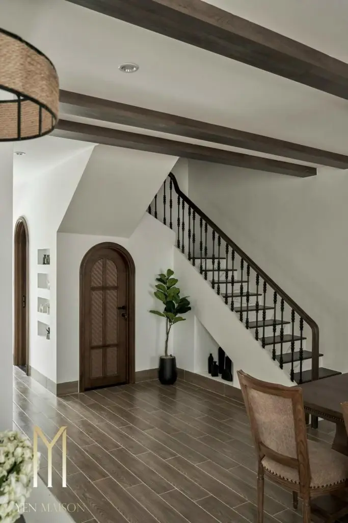 Len chân tường gỗ công nghiệp