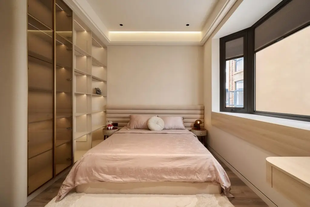 len chân tường nhôm