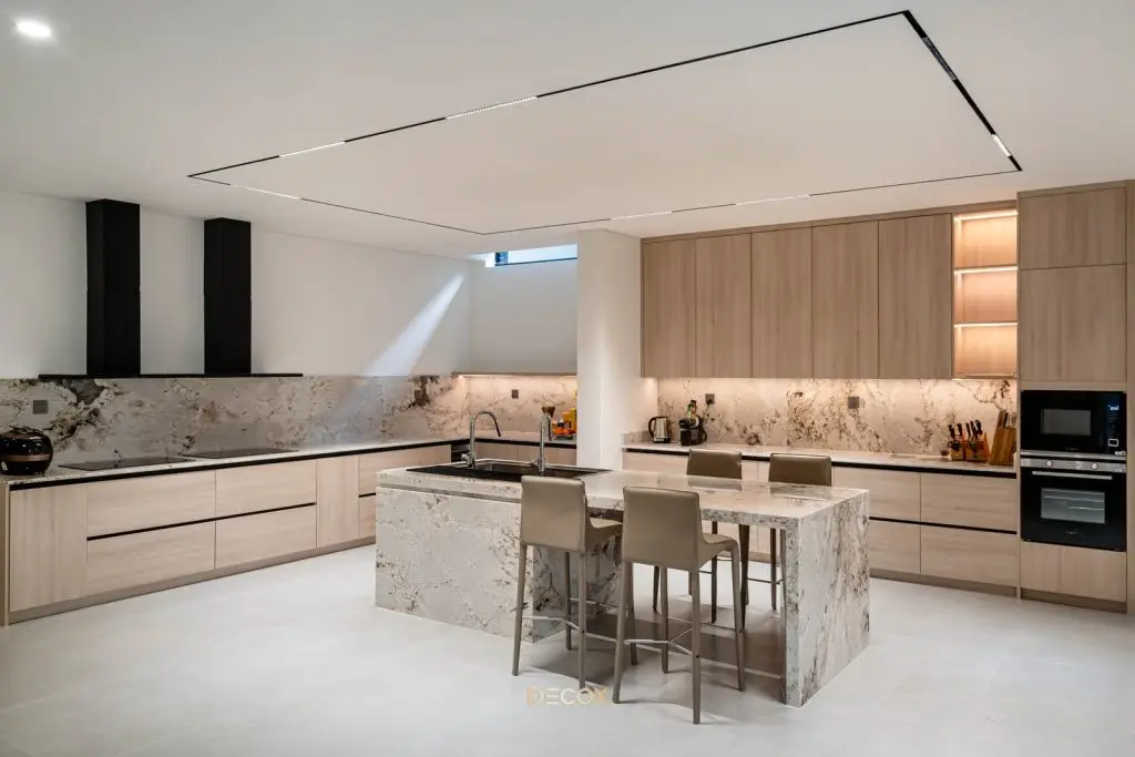 mẫu quầy bar bếp kết hợp đảo bếp bằng đá