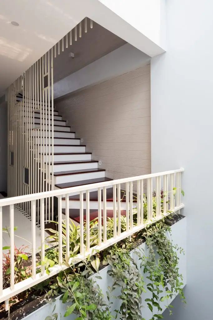 vách ngăn cầu thang bằng sắt