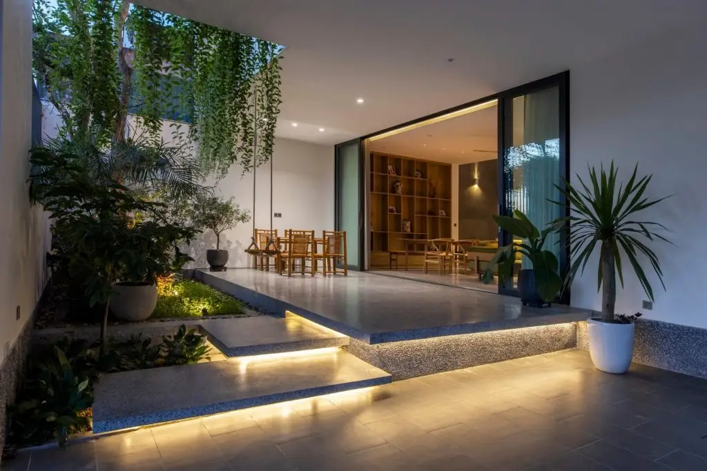 bậc tam cấp đá granite hiện đại