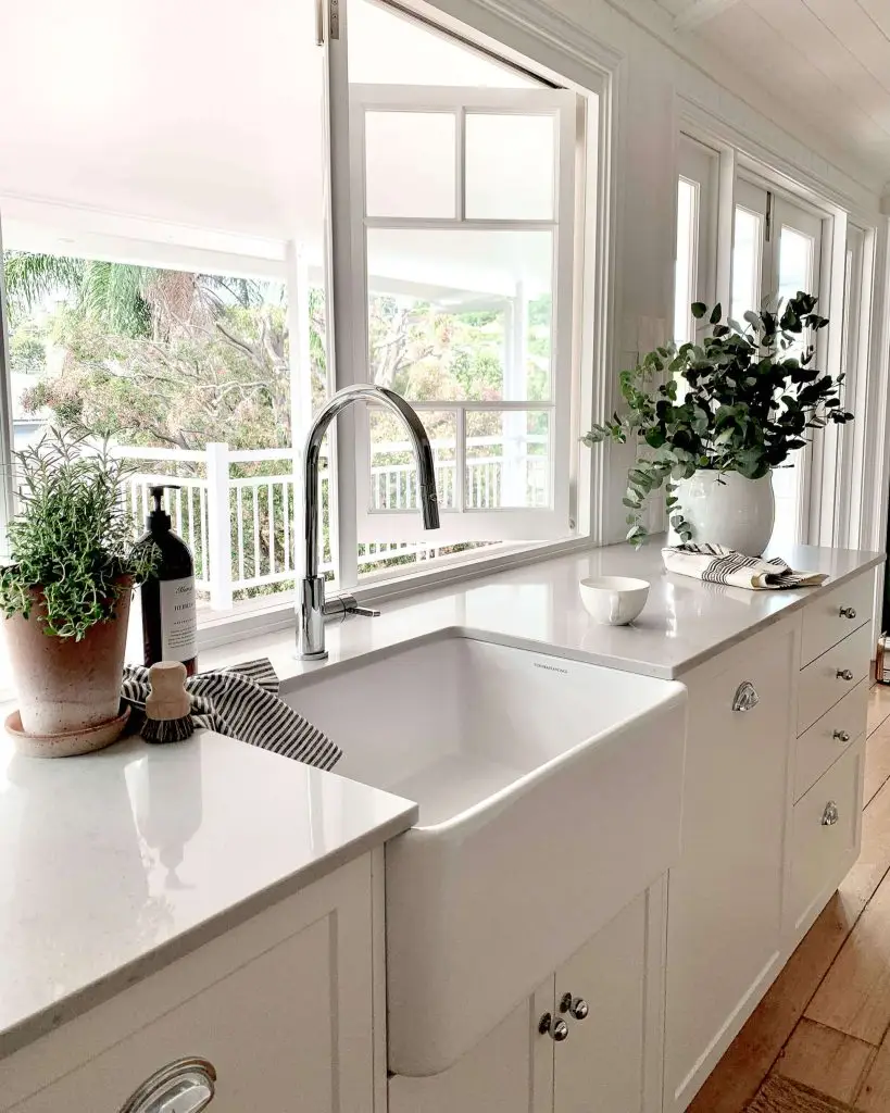 Chậu rửa chén bán âm phong cách tân cổ điển