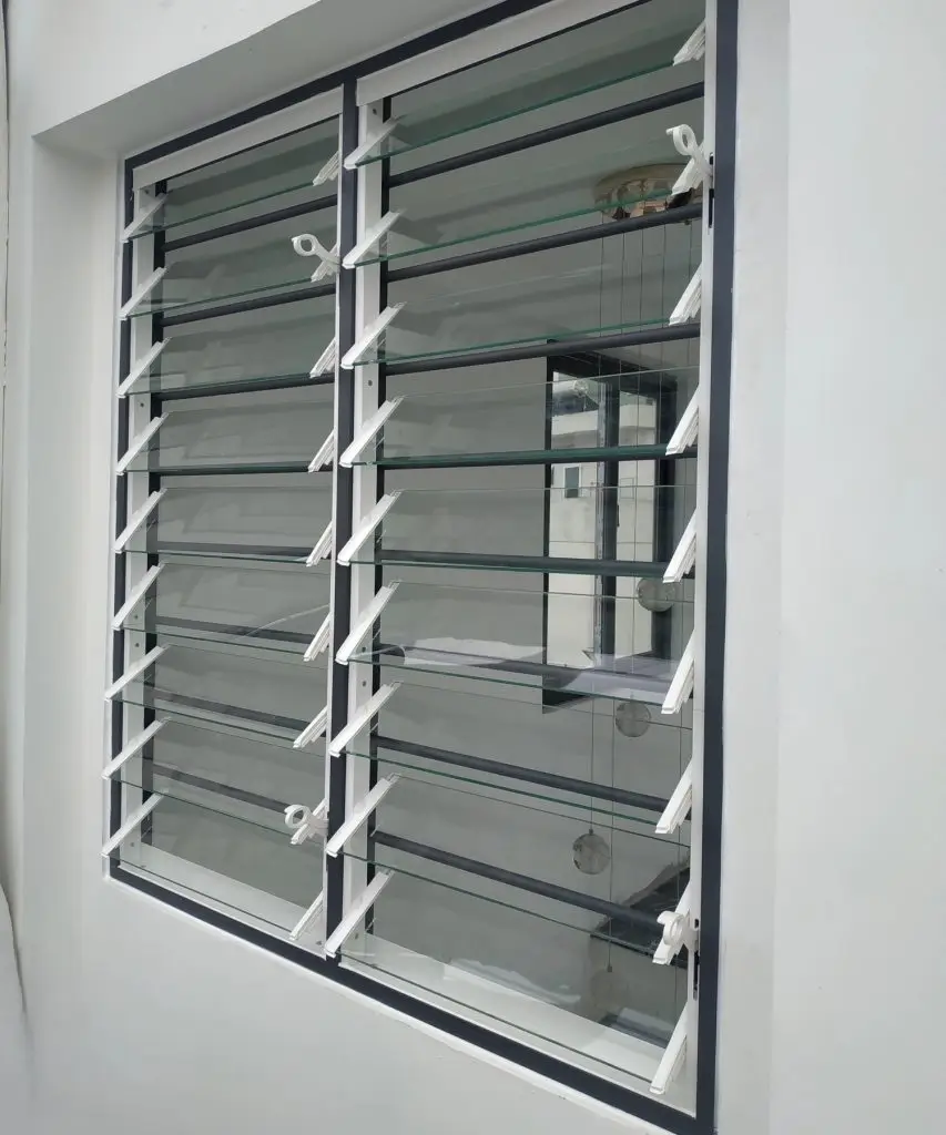 cửa chớp nhôm kính