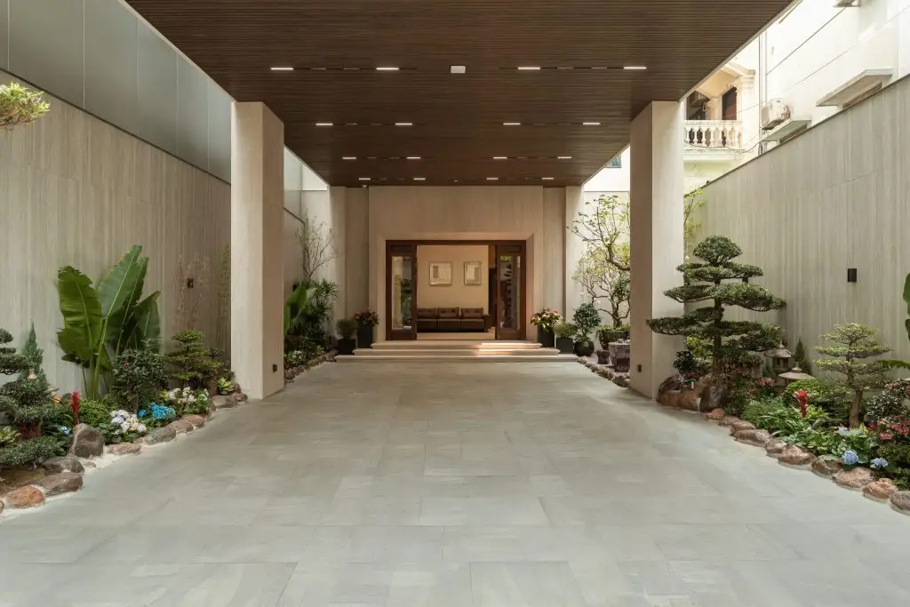 Cửa gỗ 4 cánh lối đi chính vào nhà