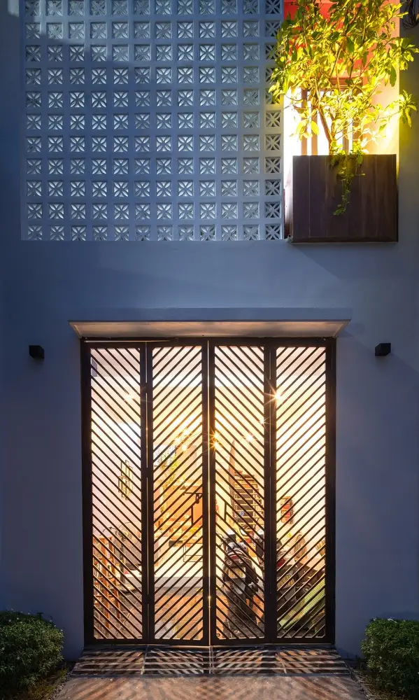 Cửa gỗ 4 cánh đi chính